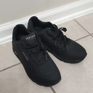 NWOT Skechers Women's Black Sneakers